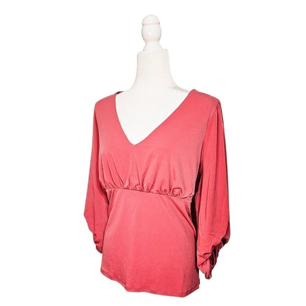 Torrid NWT Studio Knit V-Neck 3/4 Sleeve Shirred Top size 4/4X/26 - Picture 2 of 9